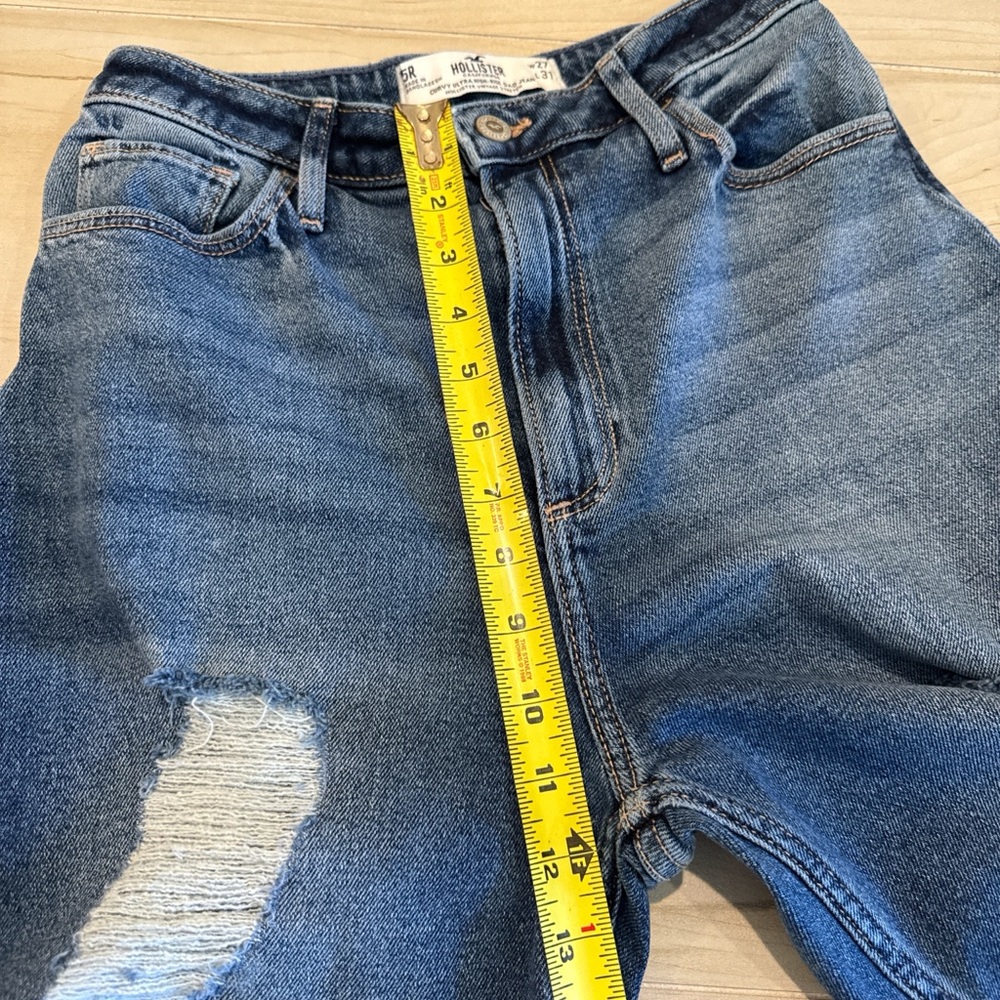 Hollister Curvy Ultra High-Rise Dad Jeans — Ripped — W27 L31 — Like New - Picture 7 of 8